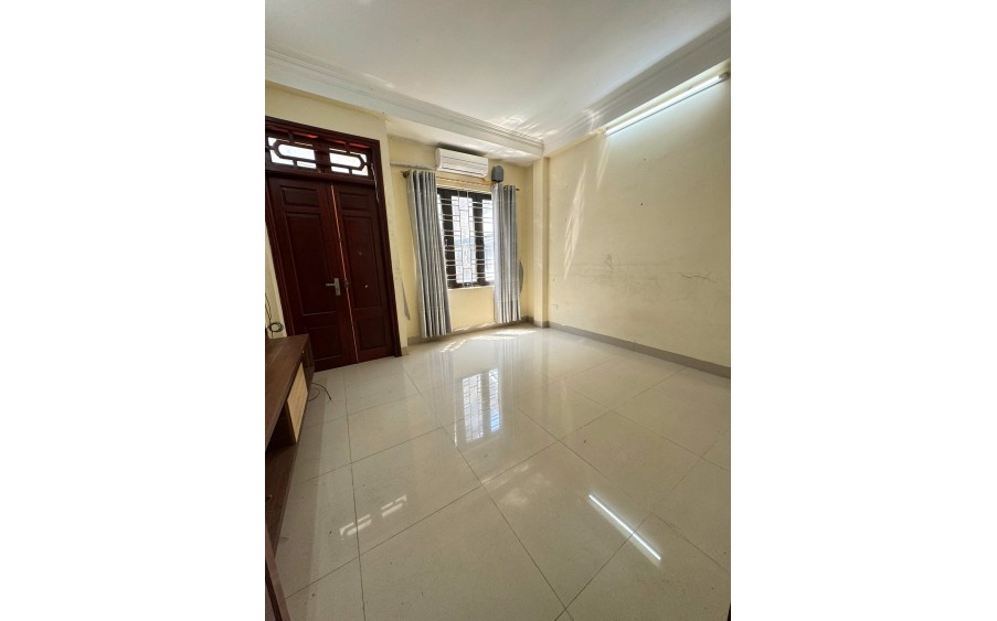 Cho thuê nhà nguyên căn phố Lương khánh Thiện, 45m x5 Tầng 5 ngủ, 15 Triệu